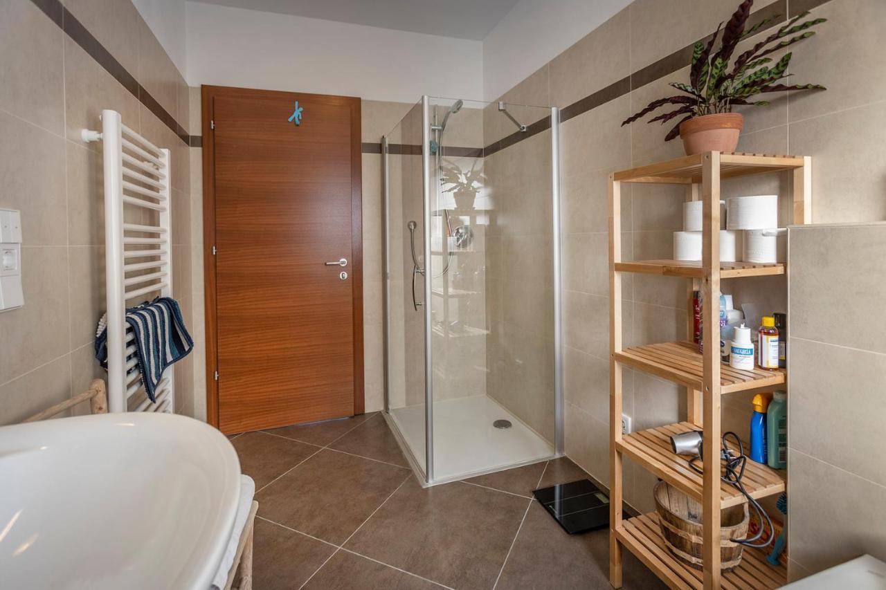 Villa Luthien Brenzone sul Garda Luaran gambar